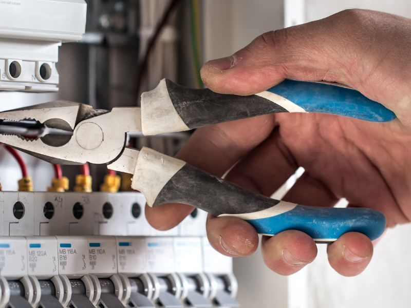 Pourquoi mettre aux normes votre tableau électrique&nbsp;?